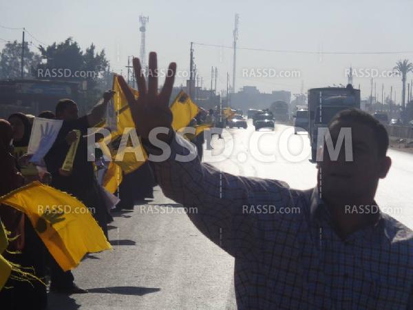 سلسلة بشرية على طريق الدقهلية ضد الانقلاب