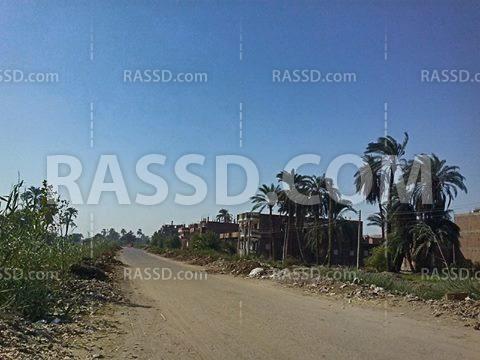 طريق الموت في سوهاج .. مظلم وبين ترعتين