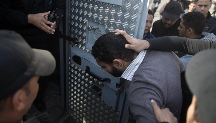 حملة مداهمات بالغربية تسفر عن اعتقال 3 من معارضي حكم العسكر