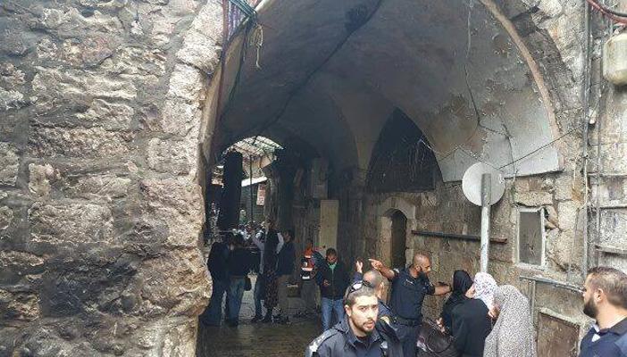 بالفيديو.. إطلاق النار على فتاة مقدسية بعد محاولة مستوطن خلع حجابها