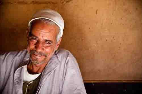 في اليوم العالمي للابتسامة.. 3 أسباب أجبرت “إبن النكتة” على فقدانها