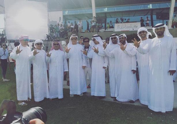 صور جاكي شان بالثوب الإماراتي تغزو مواقع التواصل