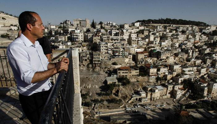 رئيس بلدية “إسرائيل” في القدس يدعو اليهود لحمل السلاح في المدينة