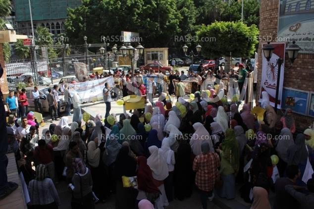 وقفة لمجمع طب الأسكندرية ضد اعتقال زملائهم