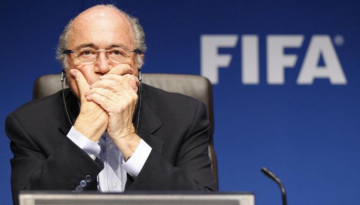 الاتحاد الدولي لكرة القدم يعلن وقف رئيسه ونائبه وأمينه في قضايا فساد