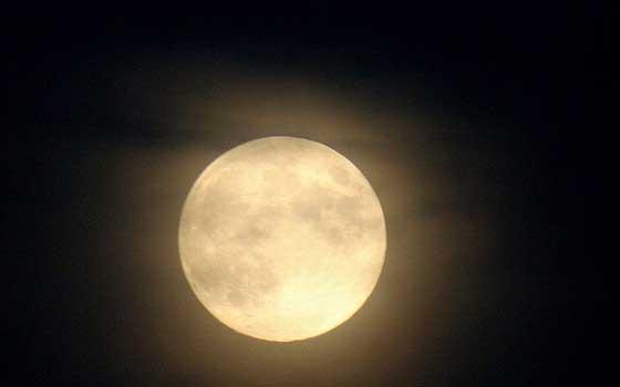 بدر “ذي الحجة” يكتمل في السماء.. و”المشترى” يظهر فجرًا