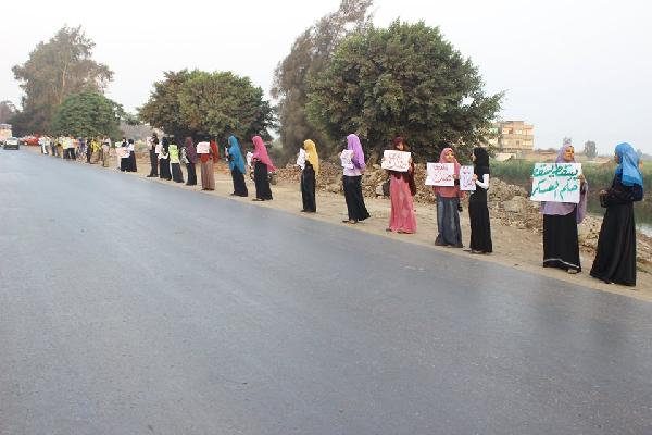 سلاسل بشرية في سنبخت دقهلية تندد بتردي الأحوال الاقتصادية
