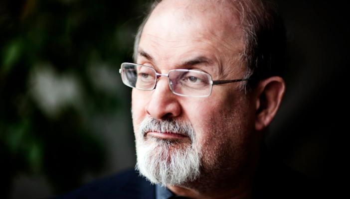 السعودية وإيران تتوحدان ضد “آيات شيطانية” والرياض تستدعي سفير التشيك