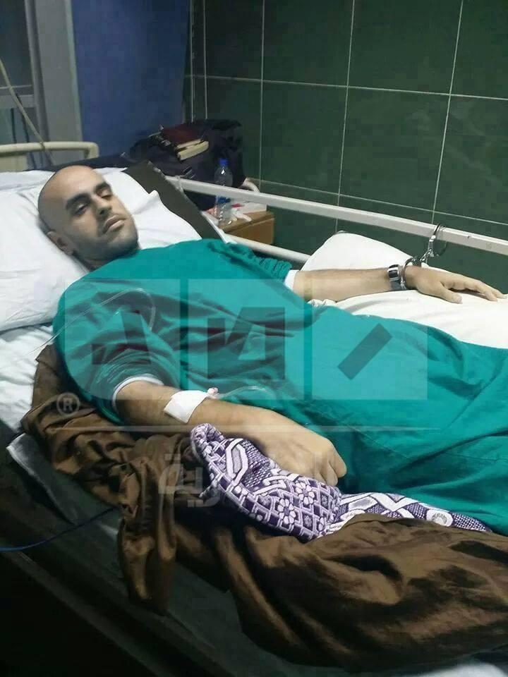 صورة| محمد سلطان “مكلبش” في سريره بمستشفى المنيل