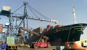 مصدر بالحكومة: ندرس حظر استيراد 15 سلعة لتوفير 10 مليارات دولار سنويا