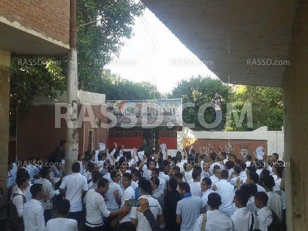 الاعتداء على تظاهرة لطلاب مدرسة في أسيوط يرفضون تقسيمها