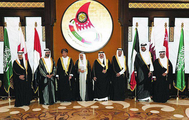 دول الخليج تتجه للاقتراض.. وخبير لـ”رصد” ناصحًا: تجربة مصر فاشلة