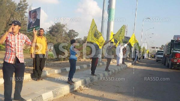 سلسلة بشرية لرافضي الانقلاب ببرج العرب