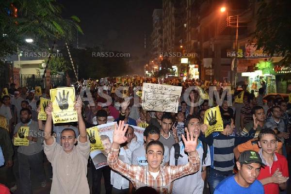 اطلاق قنابل الغاز على مسيرة رافضة للانقلاب بالمنصورة