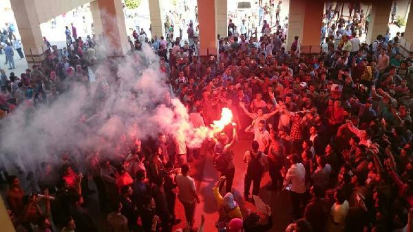 فالكون تنهار أمام الغضب الطلابي والمظاهرات تجتاح الجامعات