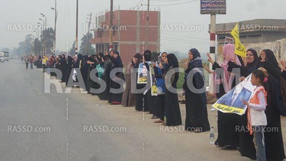 سلاسل بشرية بالعدوة تندد بمساوئ الانقلاب