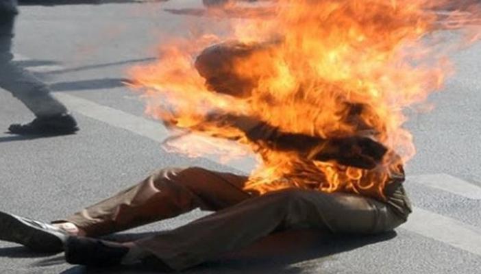 وفاة شاب تونسي بعد إضرامه النار في نفسه احتجاجا على حجز بضاعته