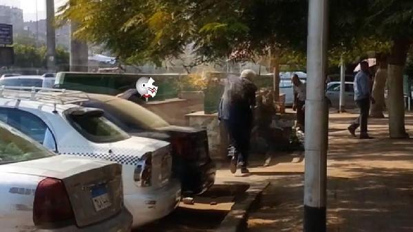 فيديو| لحظة إلقاء مياه قذرة وضرب مرتضى منصور