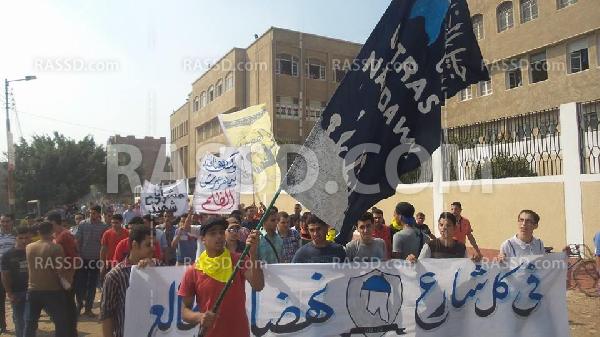 الانقلاب يقتحم جامعة الأزهر بتفهنا الأشراف أثناء مسيرة طلابية