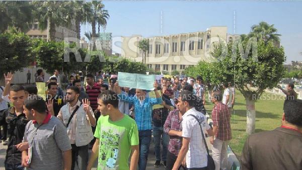 طلاب ضد الانقلاب بمسيرة تجوب الحرم الجامعي بطنطا