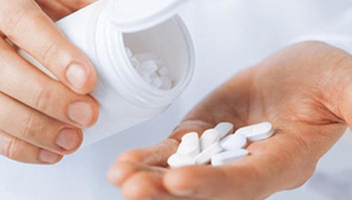 مصادر طبية تتهم لجنة “مكافحة فيروس سي” باعتماد أدوية لم يثبت نجاحها