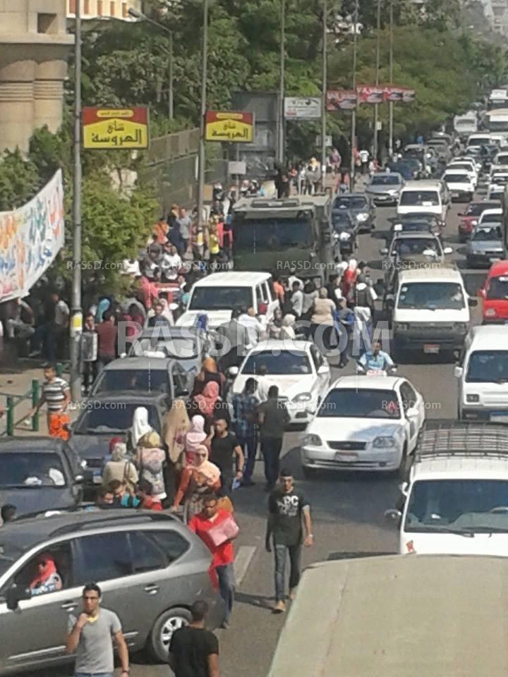 صور | تواجد أمني مكثف داخل جامعة عين شمس