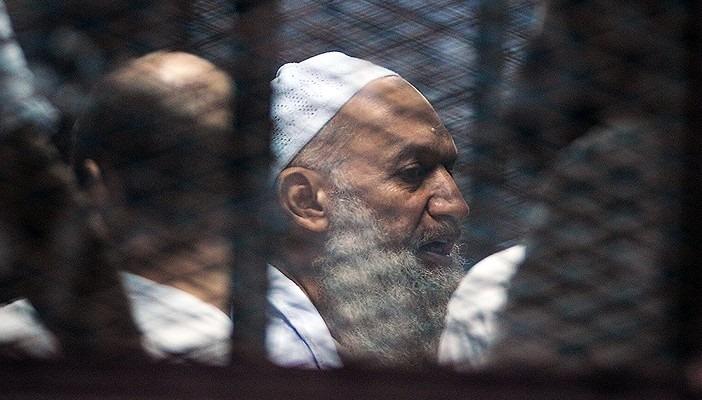 مفاجأة.. براءة محمد الظواهري وإحالة 10 متهمين في “خلية إرهابية” للمفتي