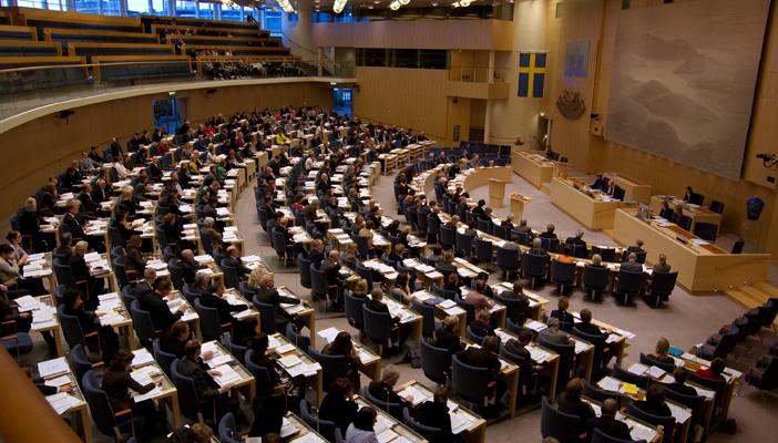 طرد برلمانية مغربية من البرلمان السويدي