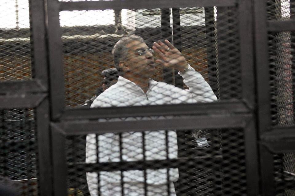 محامي عصام سلطان: لهذا السبب ظهر موكلي بالزي الأبيض