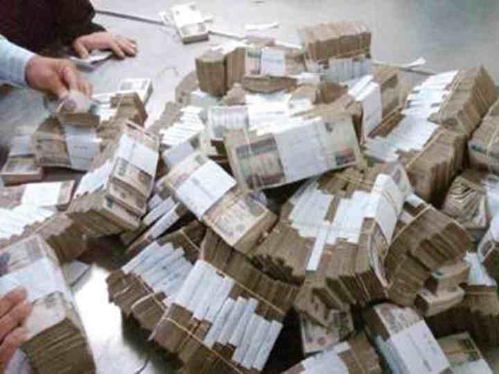 مسلحون يستولون على 5 ملايين دولار من سيارة نقل أموال بالمنيا