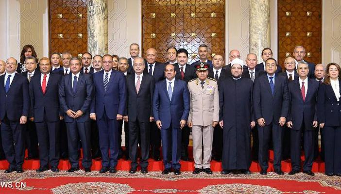 الدعم.. الأجور.. المعاشات .. الدولار.. 4 مخارج لإنقاذ الحكومة