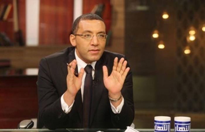 بعد مطالبته الأغنياء بمساعدة الفقراء..مغردون لخالد صلاح: إبدأ بنفسك