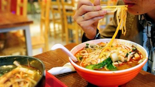 “ادفع ما تريد”.. سياسة مطعم صيني كلفته الكثير