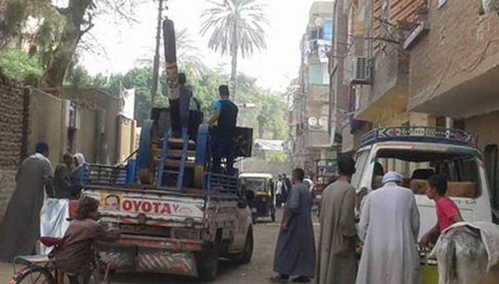 بالصور.. خرق الصمت الانتخابي بأسيوط بسيارات ربع نقل تدعو لمرشحين