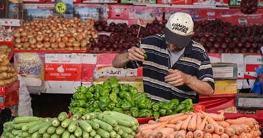 بالفيديو.. إعلام السيسي يستبدل شماعة الإخوان ويحمّل التجار فشل النظام