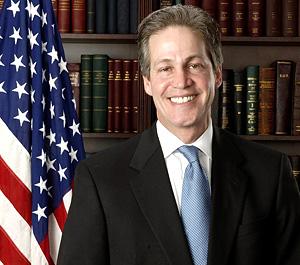 سيناتور أمريكي يطالب أوباما بدعم الانقلاب بمصر بقوة