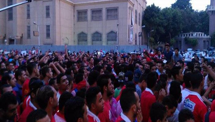 بالفيديو.. الأولتراس يقدم التحية للاعبي الأهلي بعد الفوز بالسوبر