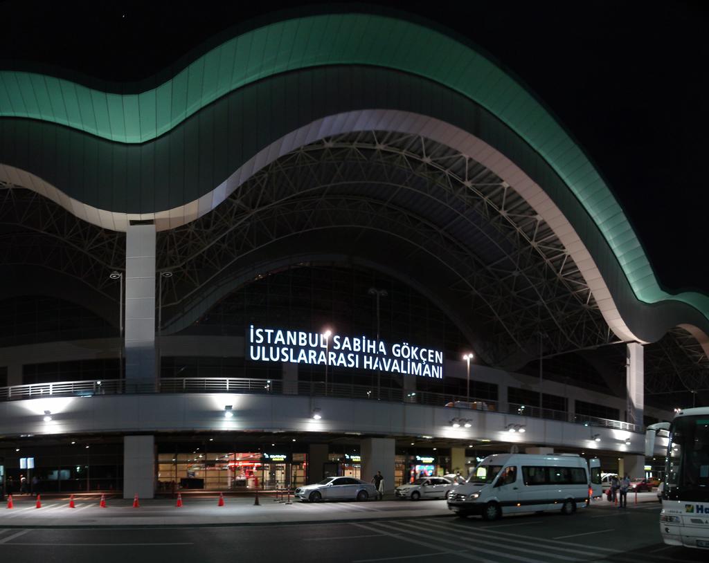 بريطانية تنتحر في مطار إسطنبول بعد أن فقدت رحلتها