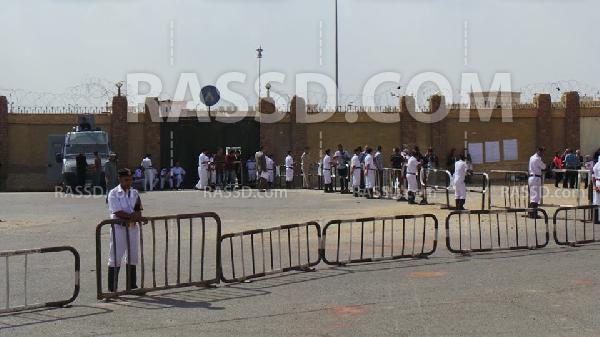 مظاهرات أمام اكاديمية الشرطه تطالب بالقصاص من مبارك