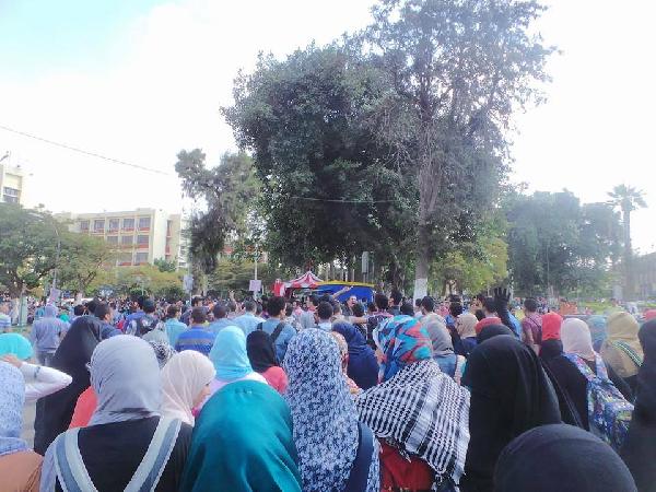 تظاهرة بجامعة الأزهر في الزقازيق تنديدًا بالانقلاب العسكري