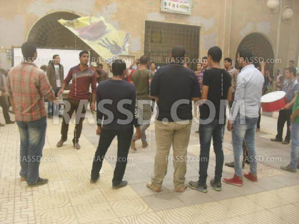 وقفة لطلاب الشريعة والقانون بالدقهلية للإفراج عن زملائهم