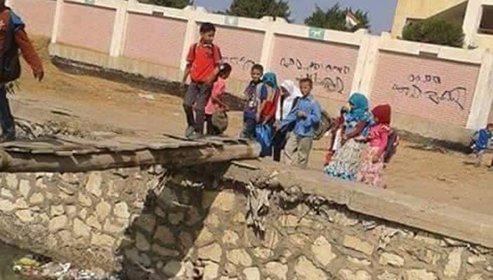 طلاب يواجهون خطر الموت يوميًا بالشرقية بسبب “المعدية”