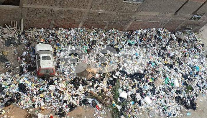 بالصور .. تلال القمامه تغزو شوارع “طنطا” والمسؤلين في غياب تام