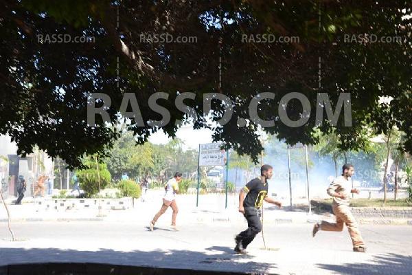 قوات الأمن تطلق قنابل الغاز على طلبة الأزهر