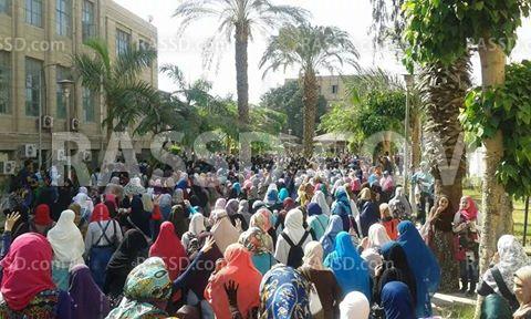 تظاهرة حاشدة تجوب جامعة القاهرة وسط تواجد أمني مكثف