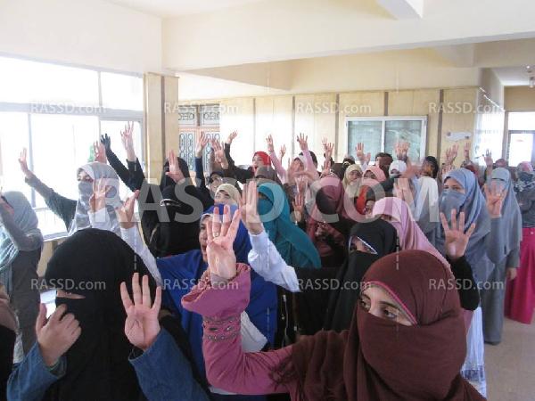 وقفة لطالبات الدراسات الإسلامية بالأسكندرية تنديدًا بالقمع