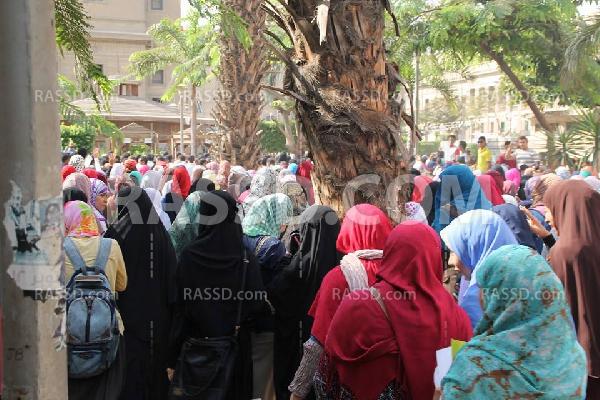 صور| طلاب جامعة القاهرة ينددون بالقمع الأمني