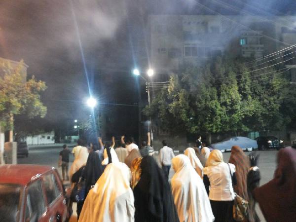 تظاهرة ليلية في أسيوط أمام مبنى المخابرات