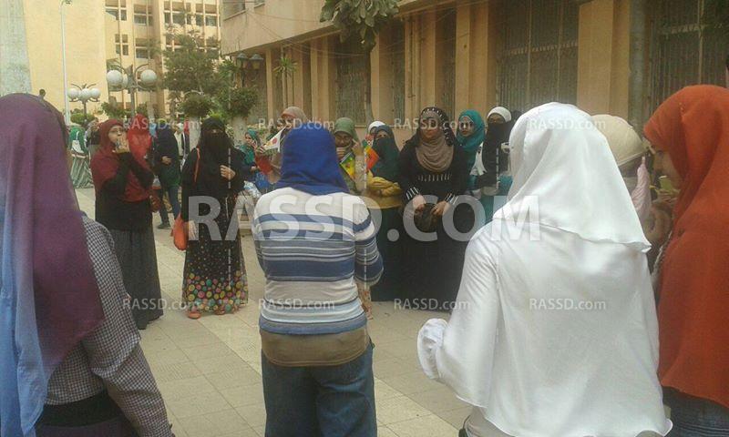 وقفة احتجاجية في المجمع النظري بشبين الكوم