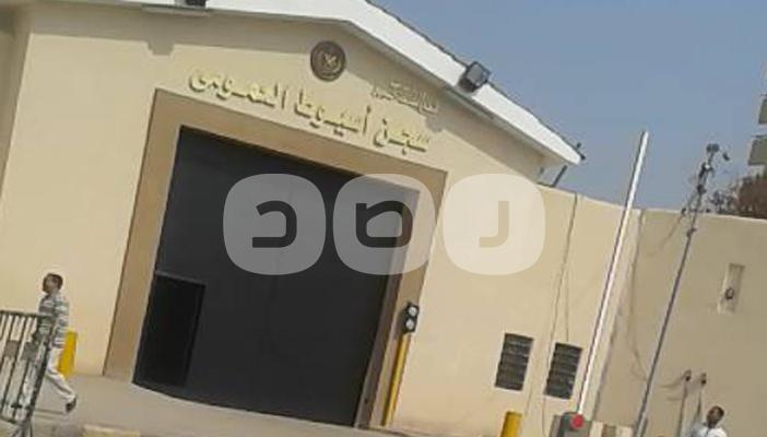 اللي بيدخلها بيخرج مجنون.. تعرَّف على “مصفحة الانفرادي” بسجن أسيوط